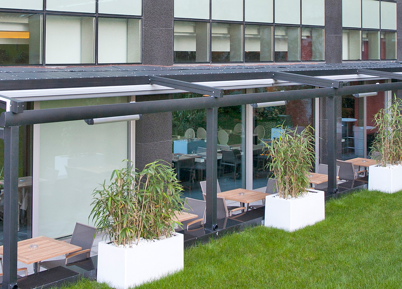 Mozgatható tetőrendszer a teraszon: bemutatkozik a pergola!